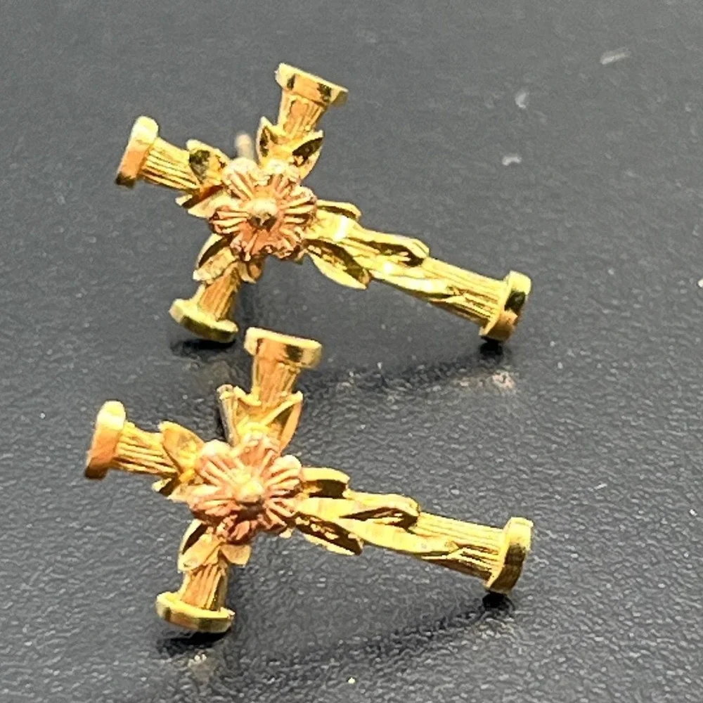 14k OR Heart Yellow Rose Gold Small Cross Crucifix Stud Earrings With Leaves